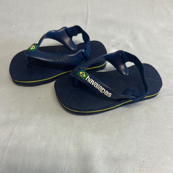Havaianas Dark Blue Flip Flops with Brazilian Flag - Picture 3 of 4